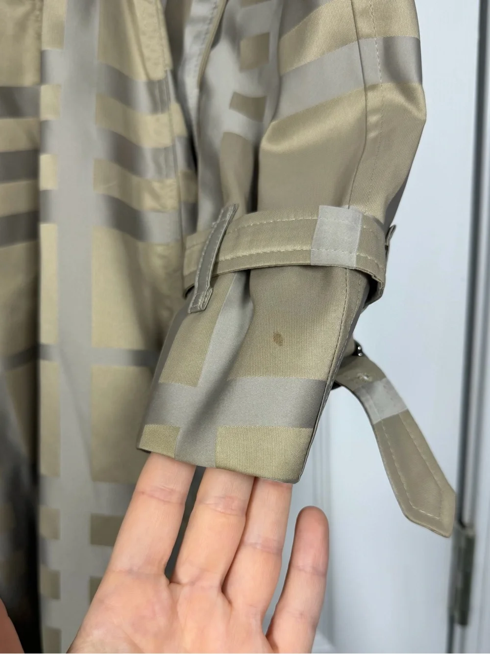 Burberry US 10 • Gray Tan Nova Check Plaid Hawkesbury Trench Coat Long.